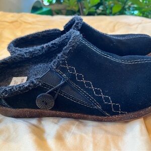 Earth Origins black Suede Slip-On Clogs shoes size 7 birks mules leather womens